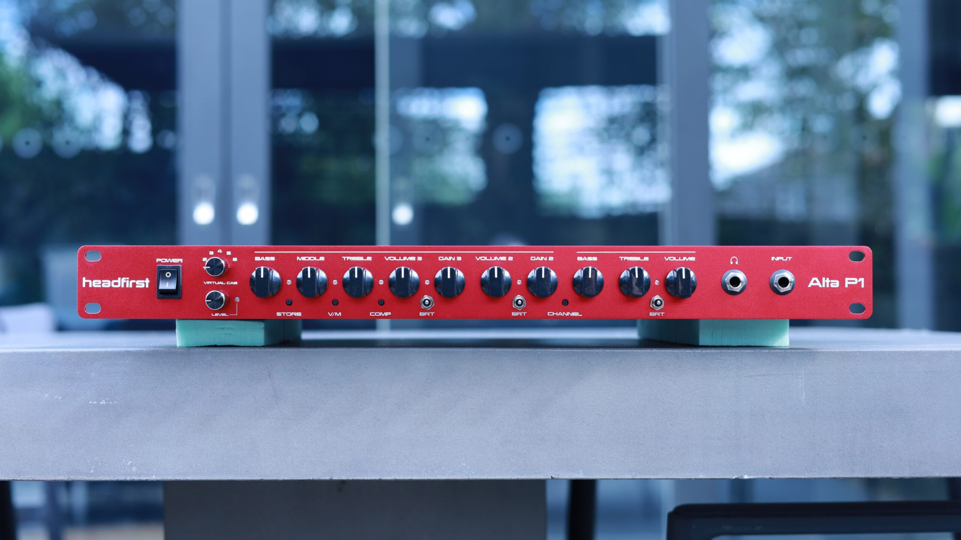 Headfirst Alta P1 : le préampli compact signé Jim Root