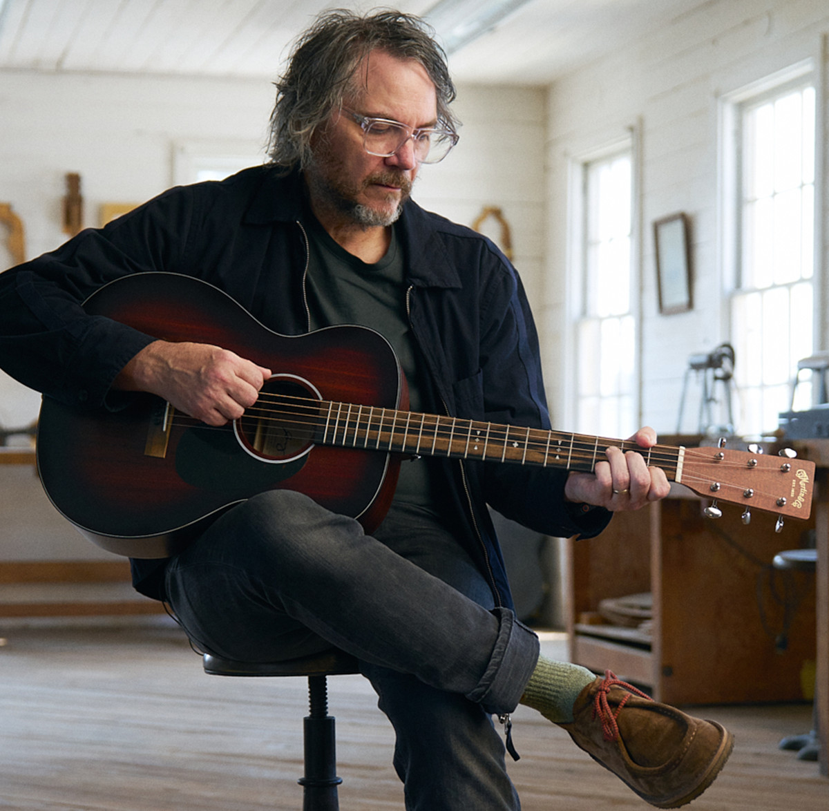 Jeff Tweedy signe deux nouvelles guitares Martin très séduisantes