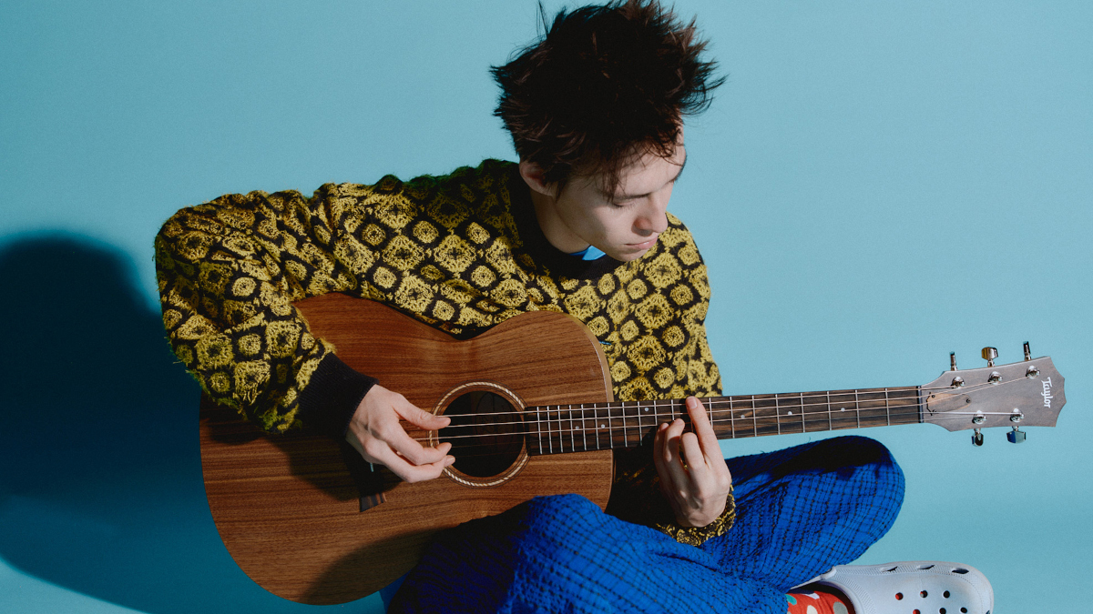 Taylor démocratise la guitare 5 cordes de Jacob Collier